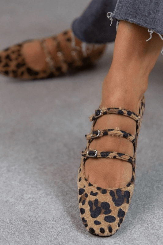 LEOPARDINA | ELEGANTES BAILARINAS CON CORREAS ESTAMPADO ANIMAL PRINT PARA UN ESTILO IRRESISTIBLE