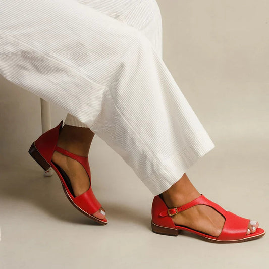 ALBINA | ELEGANTES SANDALIAS PLANAS ABIERTAS CON CORREA PARA UN LOOK SOFISTICADO