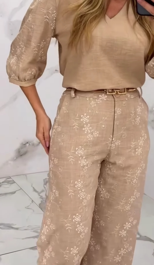 CONJUNTO PATCHWORK ELENA™ | ESCOTE EN V CON BOLSILLOS Y MANGAS TRES CUARTOS
