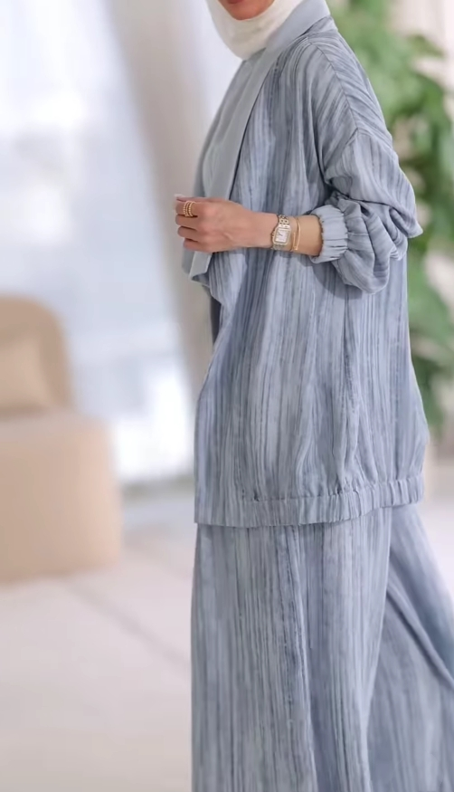 TRAJE DE TRES PIEZAS VICTORIA™ | AMERICANA, CHALECO Y PANTALÓN CON RAYAS VERTICALES
