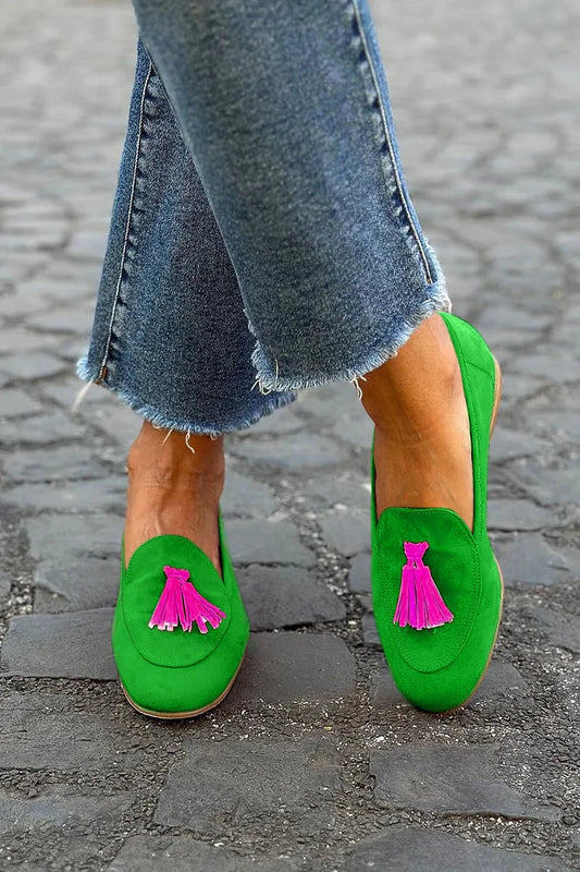 IRIS | ELEGANTES MOCASINES CON BORLAS EN CONTRASTE PARA UN ESTILO ÚNICO