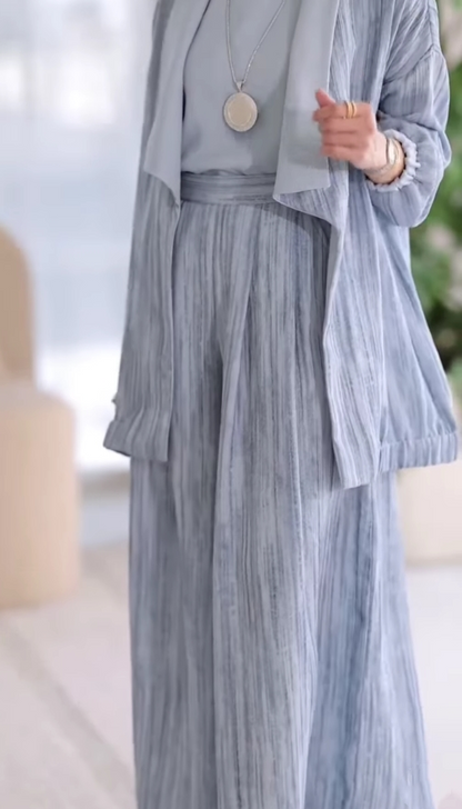 TRAJE DE TRES PIEZAS VICTORIA™ | AMERICANA, CHALECO Y PANTALÓN CON RAYAS VERTICALES