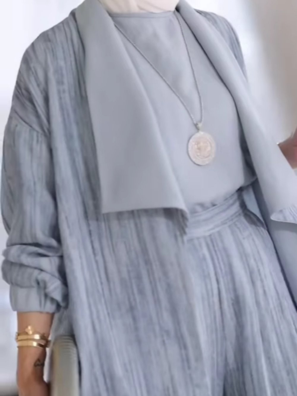 TRAJE DE TRES PIEZAS VICTORIA™ | AMERICANA, CHALECO Y PANTALÓN CON RAYAS VERTICALES