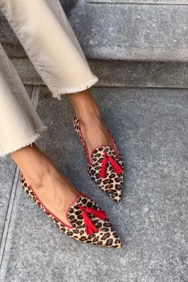 SAVINA | ELEGANTES MOCASINES EN PUNTA CON DETALLES DE FLECOS PARA UN LOOK SOFISTICADO