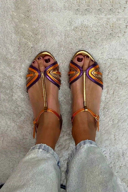 NERINA | SANDALIAS PLANAS MULTITIRA CON ELEGANTES DETALLES METÁLICOS