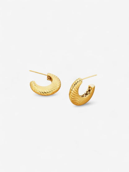TWISTED BOLD | AROS ESCULPURALES CON MOVIMIENTO ELEGANTE