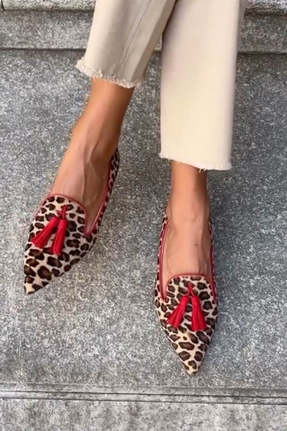 SAVINA | ELEGANTES MOCASINES EN PUNTA CON DETALLES DE FLECOS PARA UN LOOK SOFISTICADO