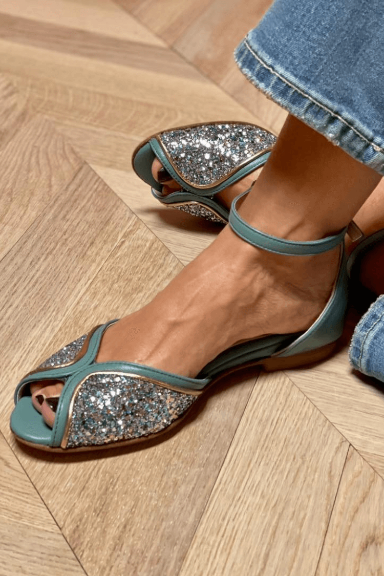 BRIGITTA | ELEGANTES SANDALIAS PLANAS GLITTER PERFECTAS PARA CUALQUIER OCASIÓN
