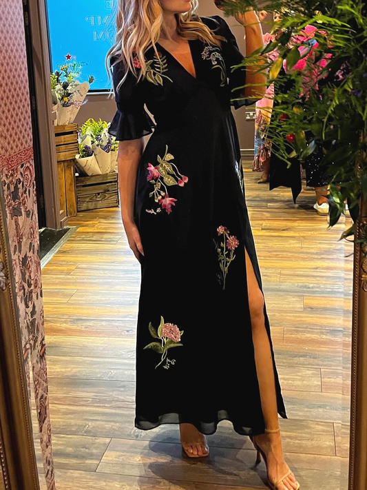 VESTIDO AZUL MARINO CON BORDADO FLORAL™ | ELEGANCIA Y COMODIDAD