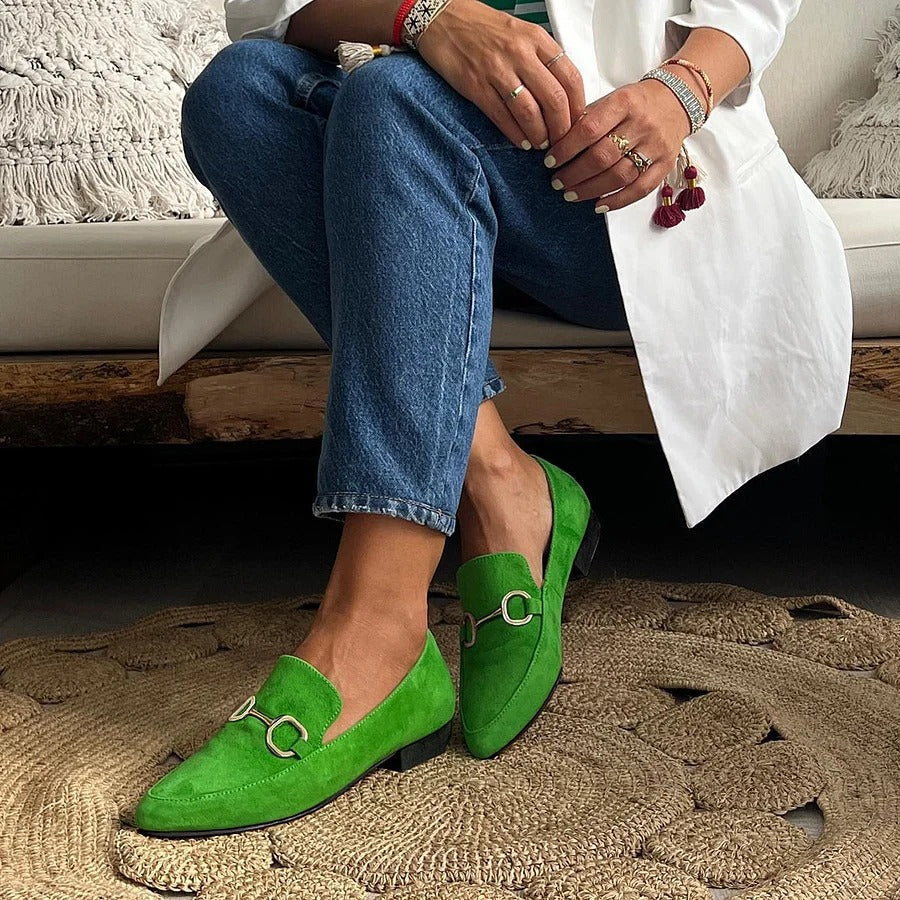 Verona™ | Mocasines verdes en gamuza sintética con hebilla metálica