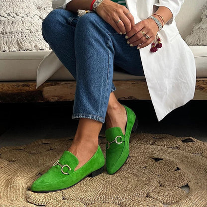 Verona™ | Mocasines verdes en gamuza sintética con hebilla metálica