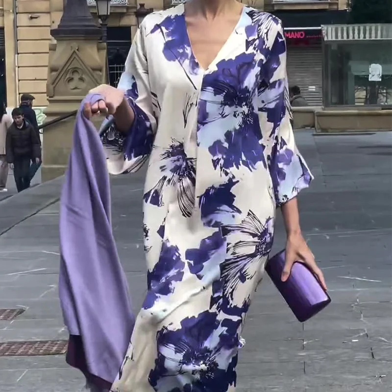 VESTIDO “PURPLE DREAM™” – ESCOTE EN V Y ESTAMPADO EXCLUSIVO LARGO ELEGANTE